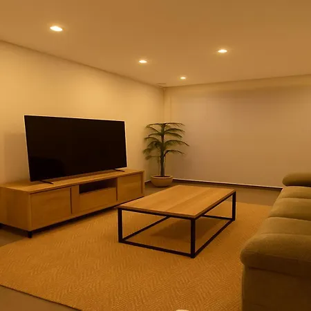 Orquidario In The Centre And Near The * エステポナ